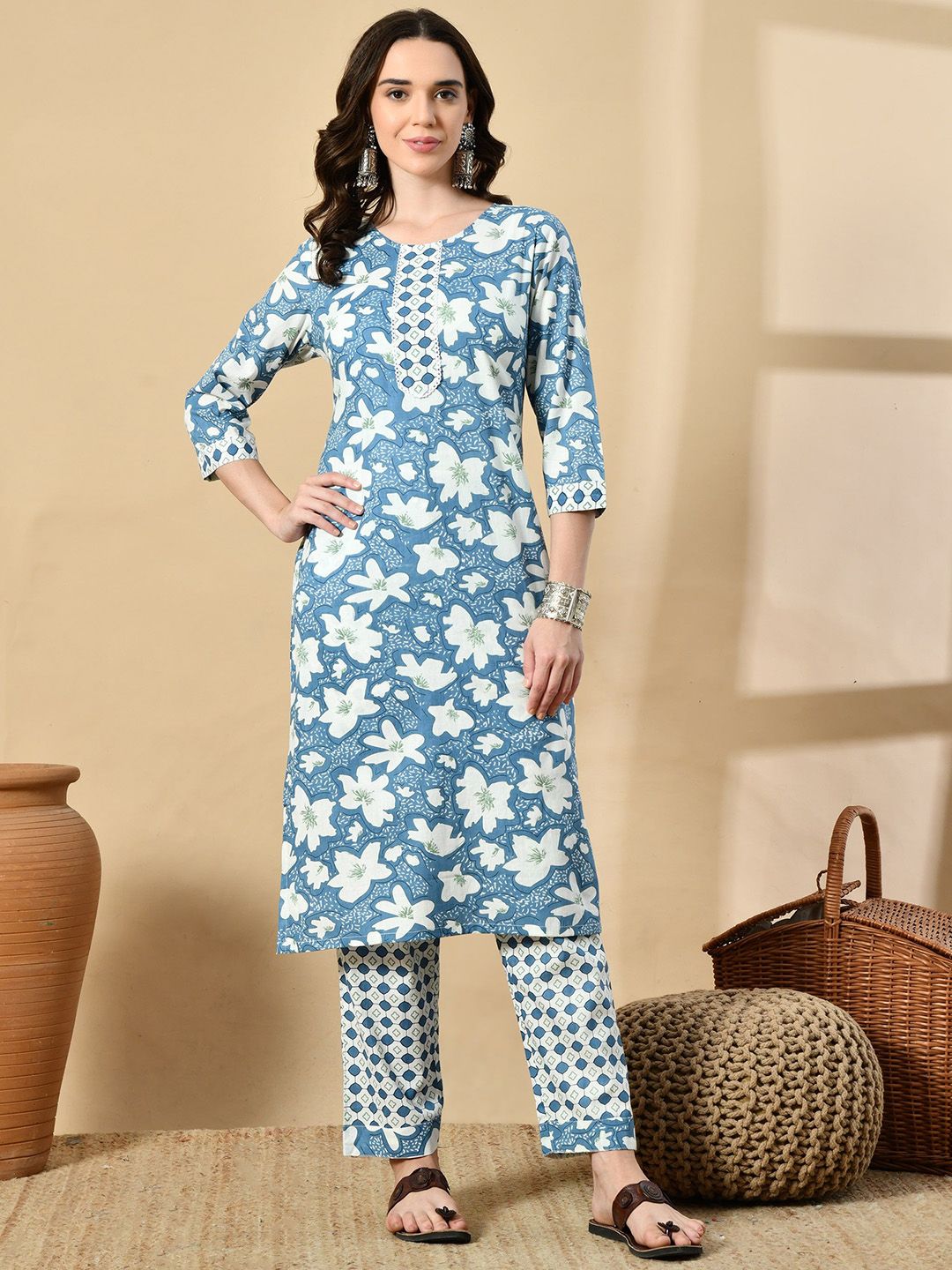 HERE&NOW Floral Printed Round Neck Straight Kurta With Trousers
