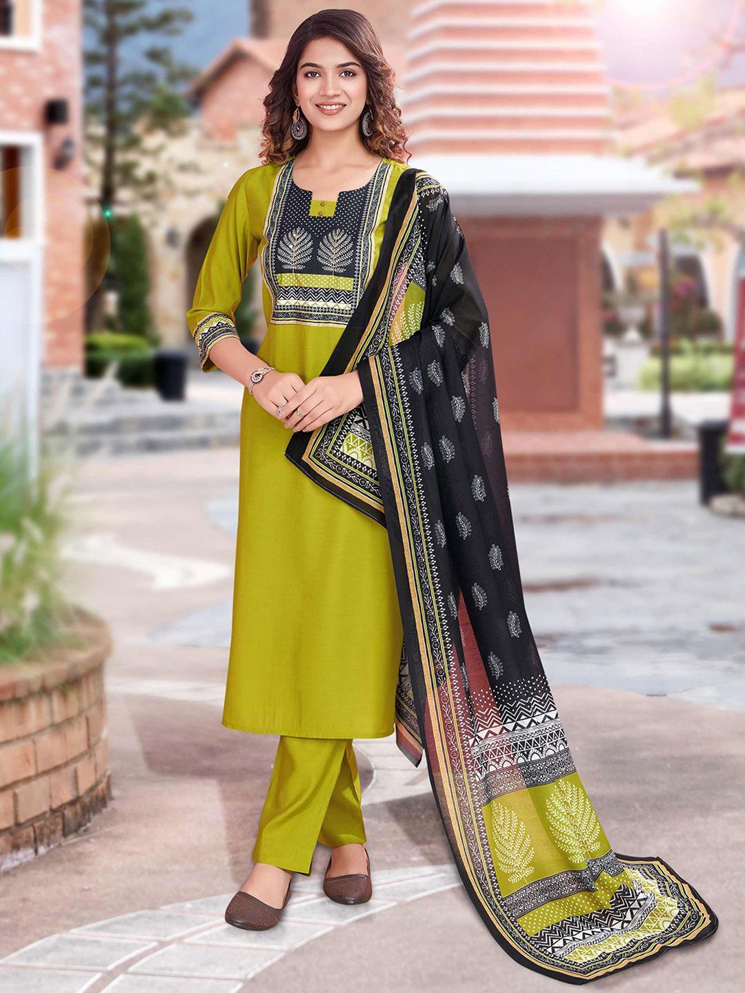 MOJILAA Women Ethnic Motifs Printed Regular Beads and Stones Kurta & Trousers & Dupatta