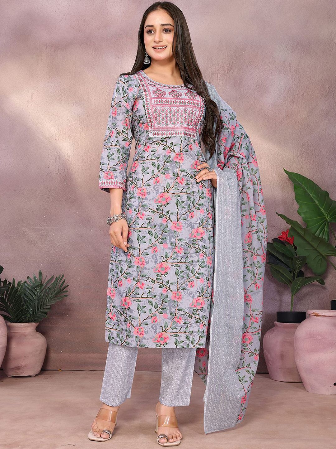 Rangita Women Floral Embroidered Thread Work Kurta with Trousers & With Dupatta