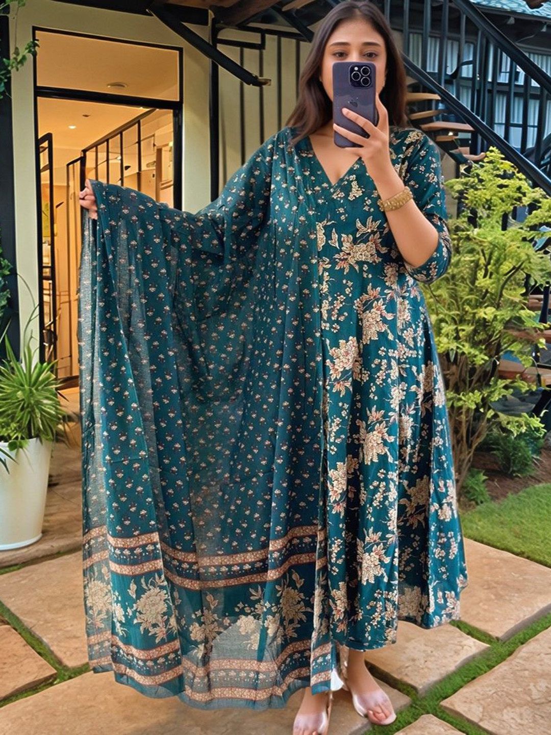 Aaghnya Women Floral Printed Regular Kurta with Trousers & With Dupatta-picture-17