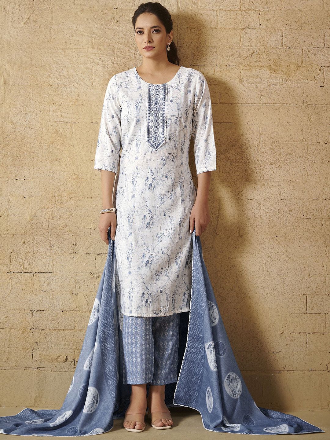 Anouk Women Abstract Embroidered Thread Work Kurta Set With Dupatta