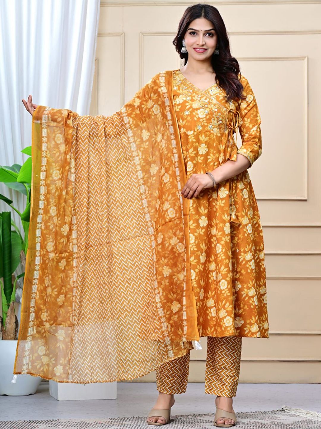 Jaipur Kurti Women Floral Printed Cotton Kurta with Trousers & Dupatta