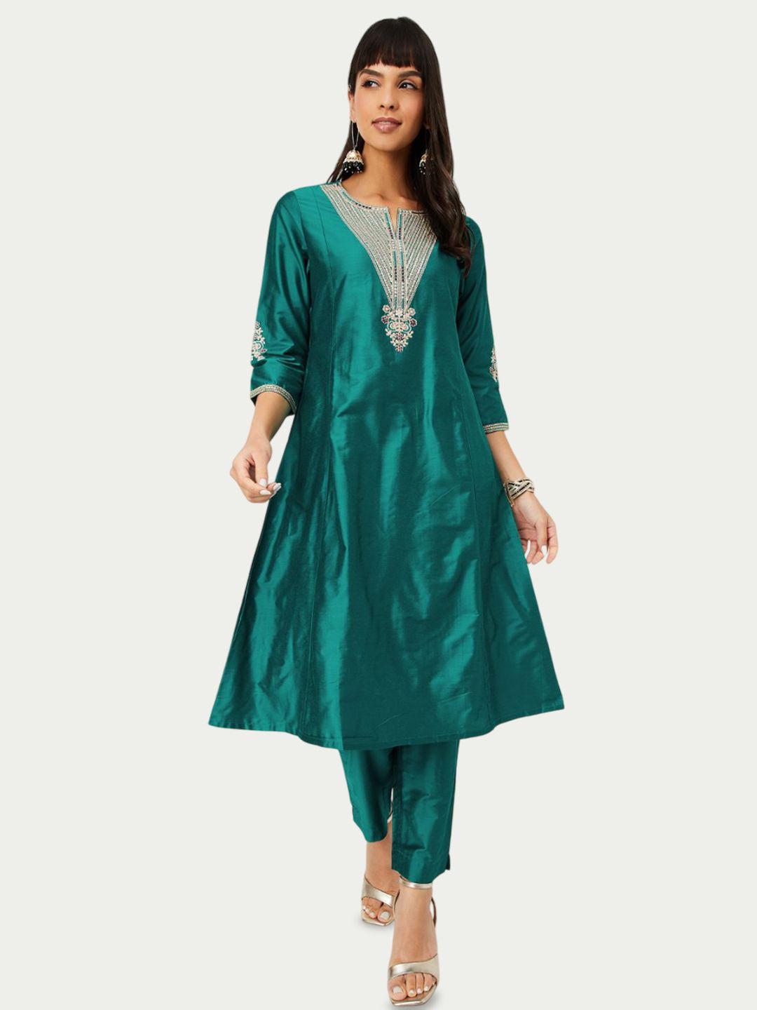 Max Women Solid Embroidered Kurta with Trousers