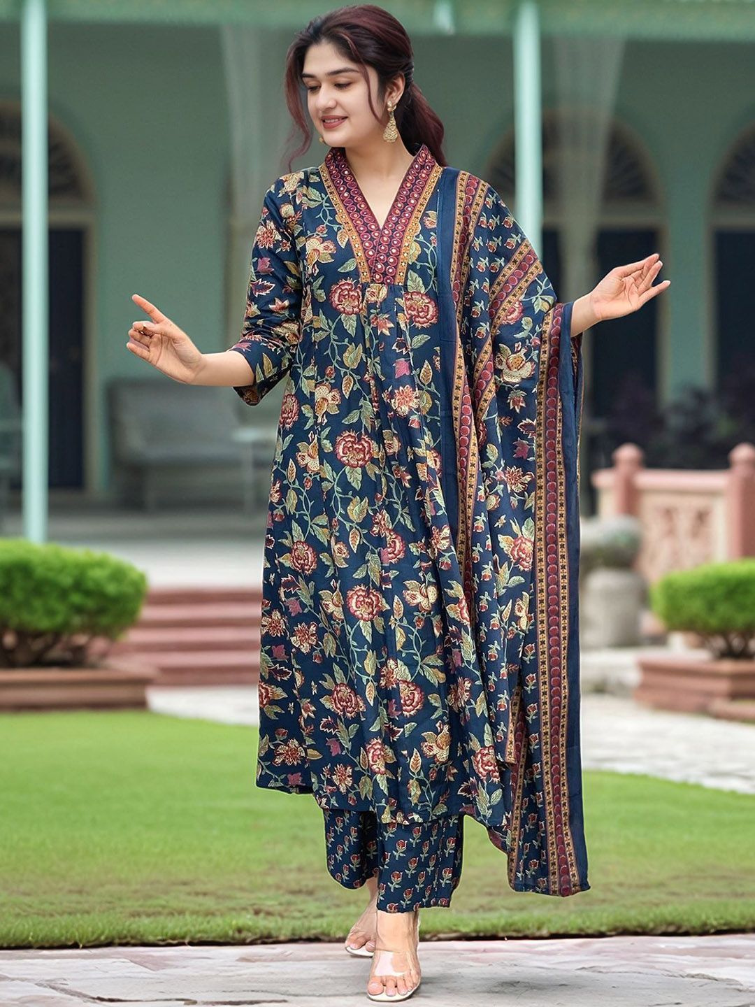 Aaghnya Women Floral Printed Kurta with Palazzos & Dupatta