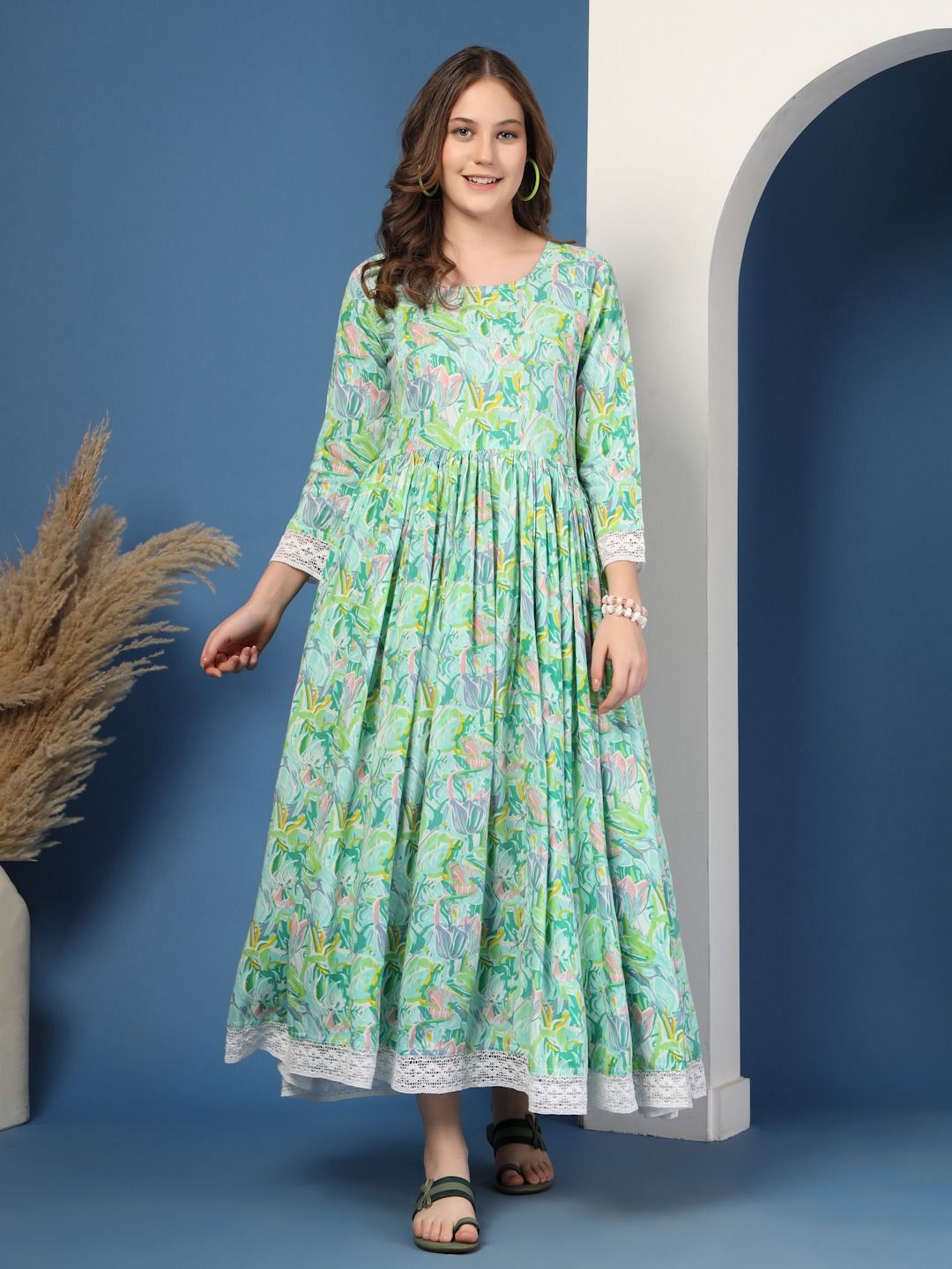 Pristyle Women Floral Dyed Gotta Patti Anarkali Kurta-picture-36