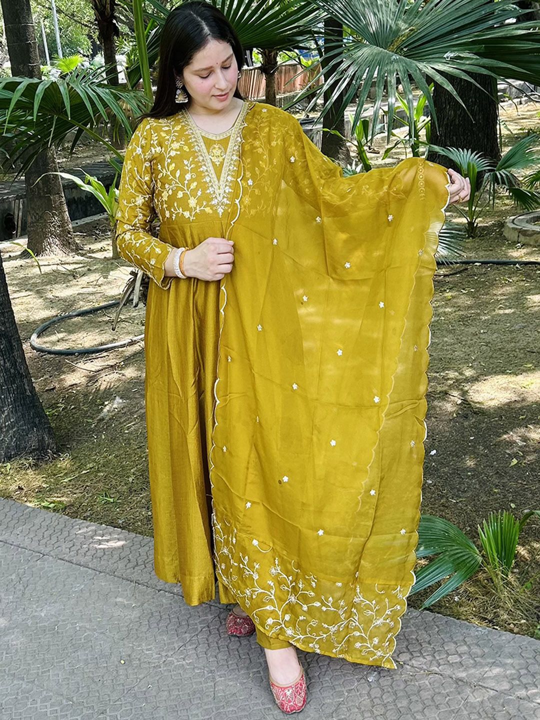 MOKOSH Embroidered Thread Work Anarkali Kurta with Trousers & Dupatta