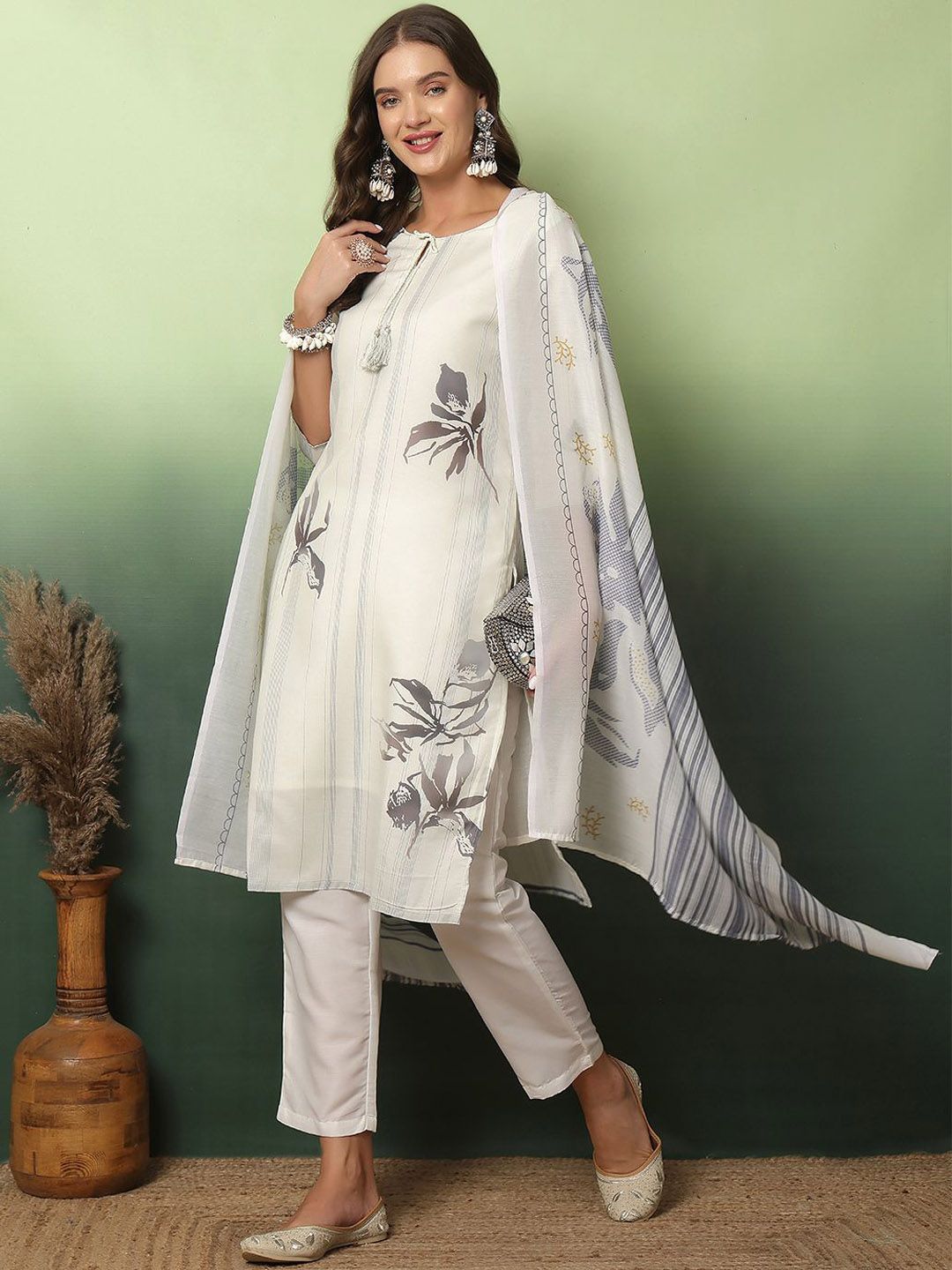 Anouk Women Floral Printed Keyhole Neck Kurta with Trousers & With Dupatta