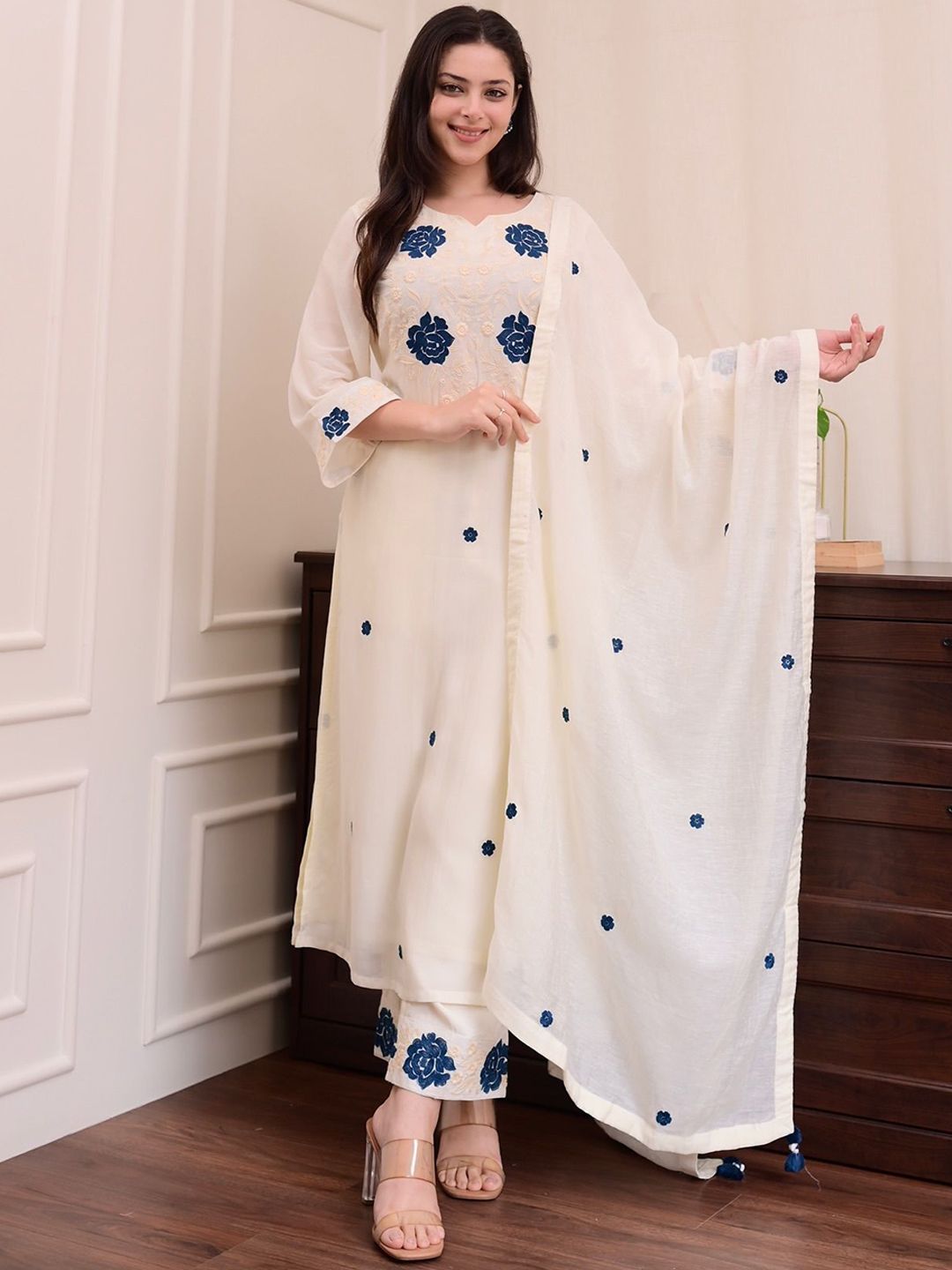 KOTRONS Women Woven Design Woven Design Kurta with Trousers & Dupatta