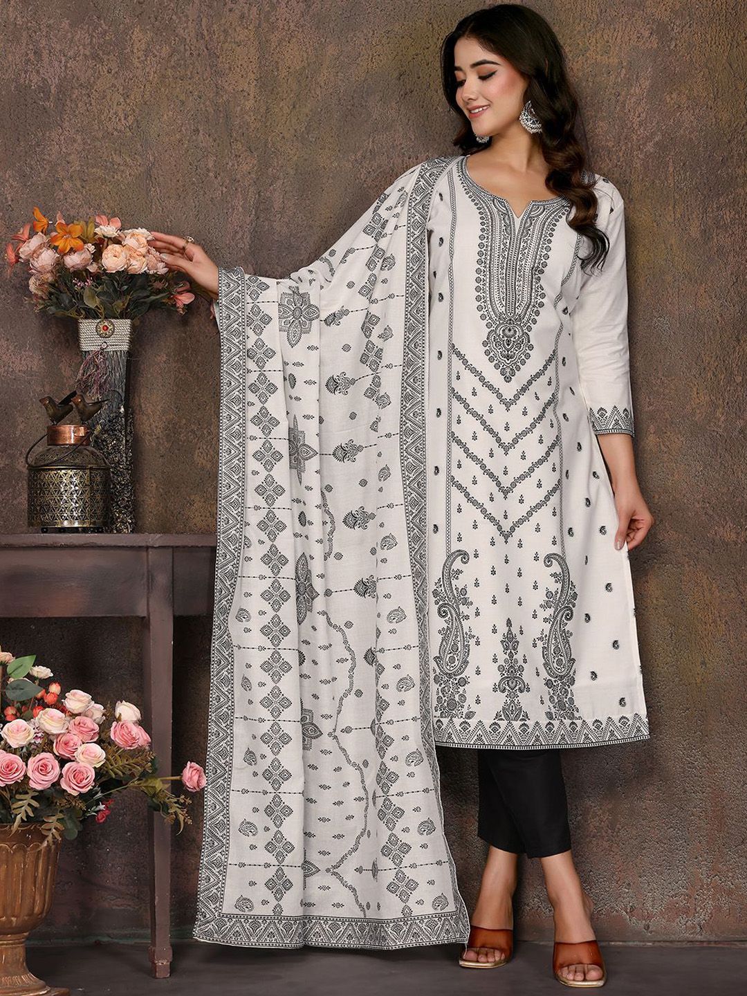 Royal Export Women Ethnic Motif Woven Design Thread Work Cotton Kurta Set With Dupatta
