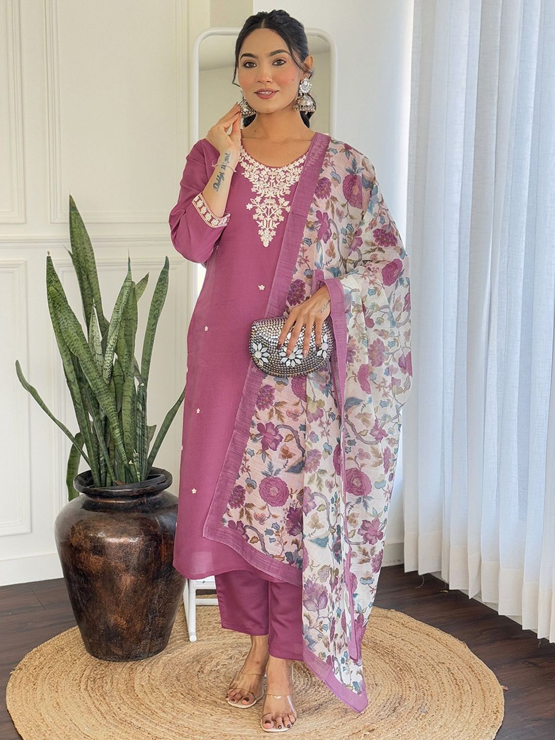 KOTRONS Women Ethnic Motifs Embroidered Regular Straight Kurta Sets