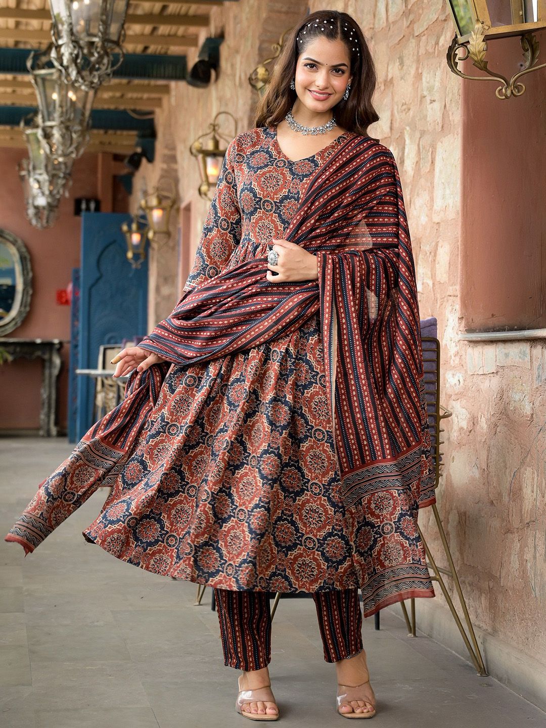 SRILICA Women Floral Printed Kurta with Trousers & Dupatta