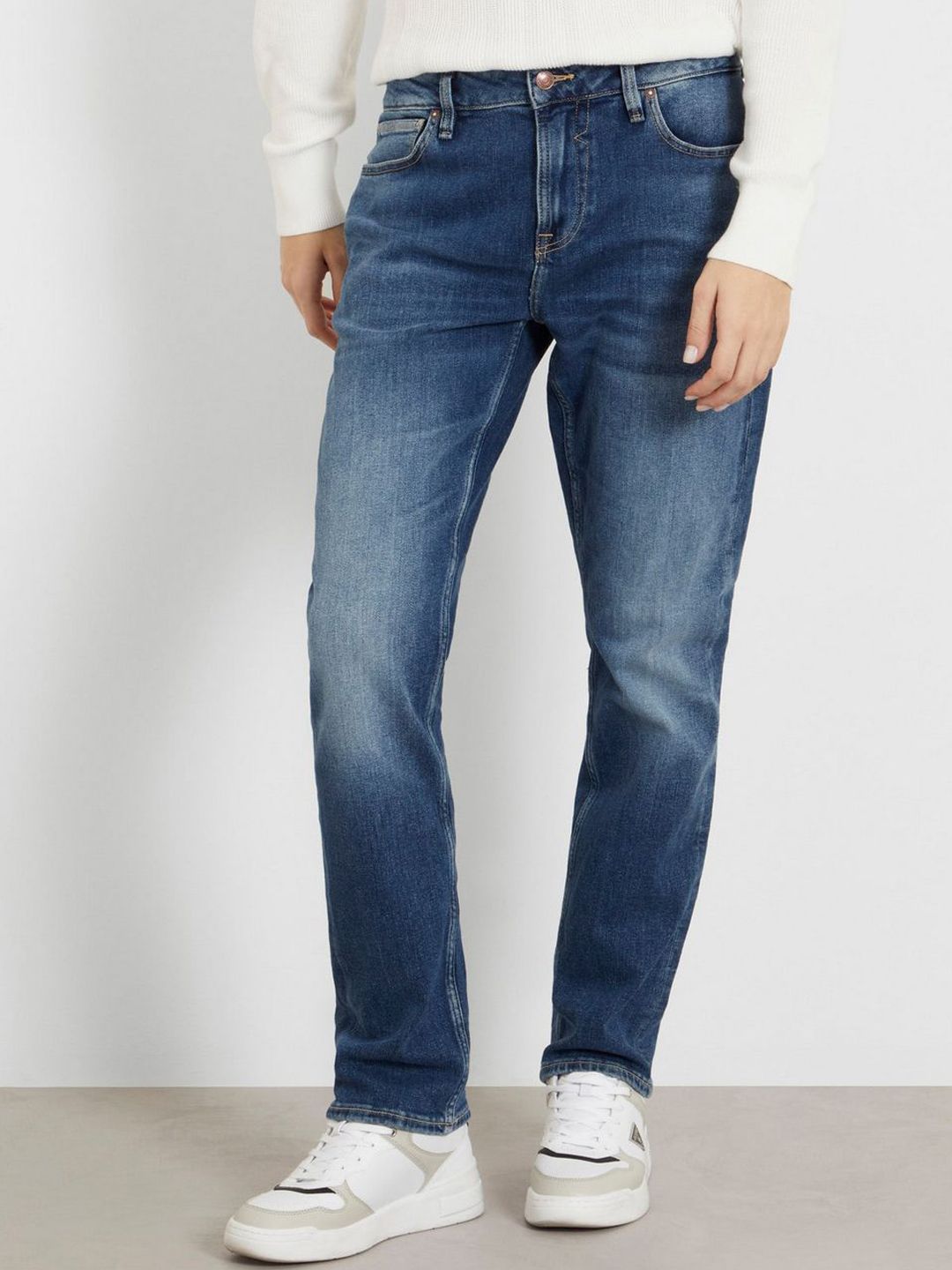 GUESS Men Regular Fit Mid-Rise Clean Look Light Fade Cotton Jeans-picture-45