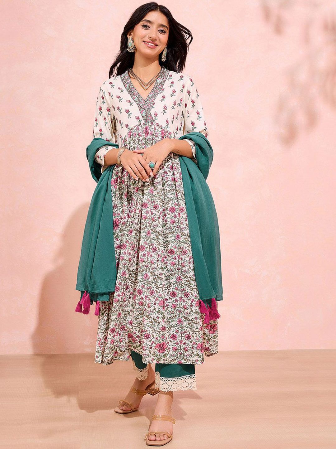 Women Floral embroidered cream v_neck Pure Cotton Kurta Set With Trouser & Dupatta