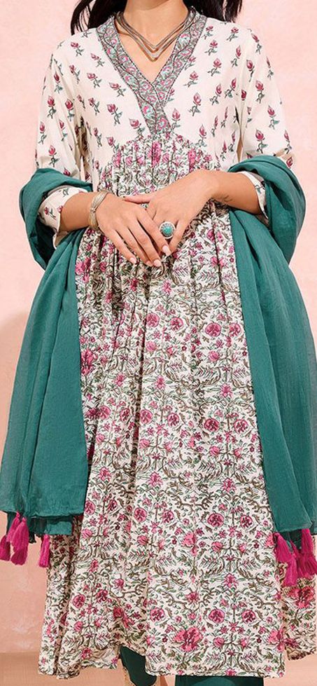 Women Floral embroidered green v_neck Pure Cotton Kurta Set with Trouser & dupatta