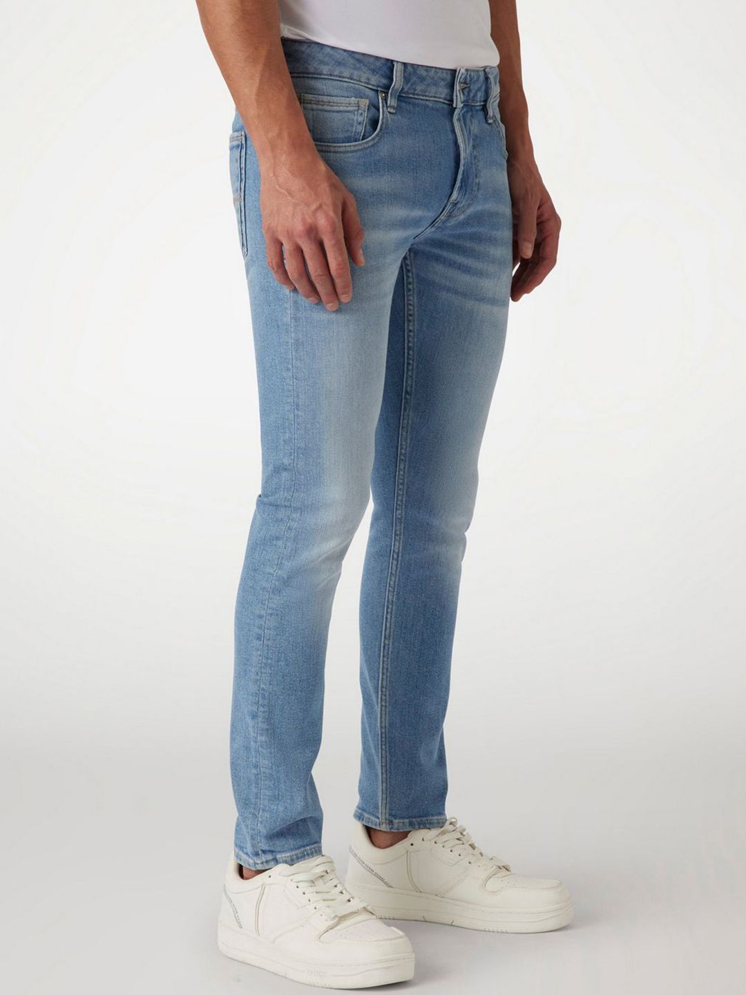 GUESS Men Regular Fit Mid-Rise Low Distress Light Fade Jeans-picture-41