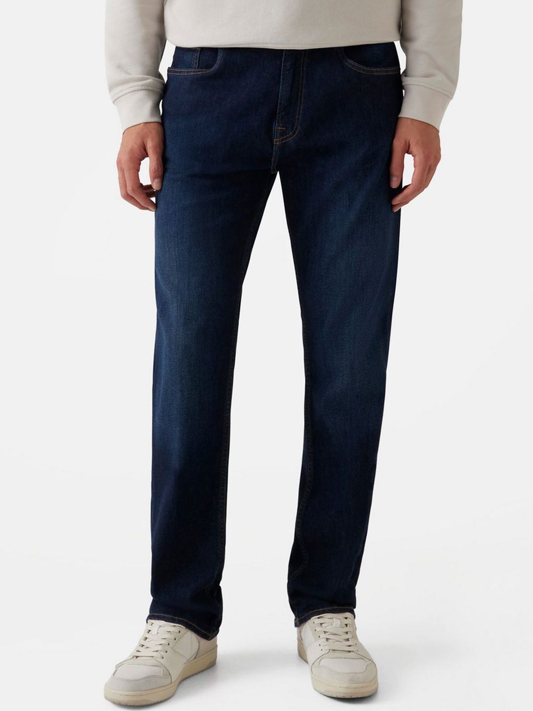 GUESS Men Regular Fit Mid-Rise Mildly Distressed Light Fade Jeans-picture-15