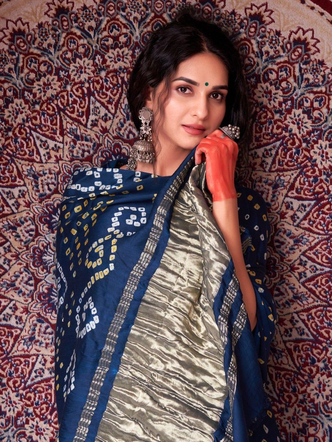 Taavi Bandhani Printed Woven Design Tie & Dye Saree With Blouse Piece-image-9