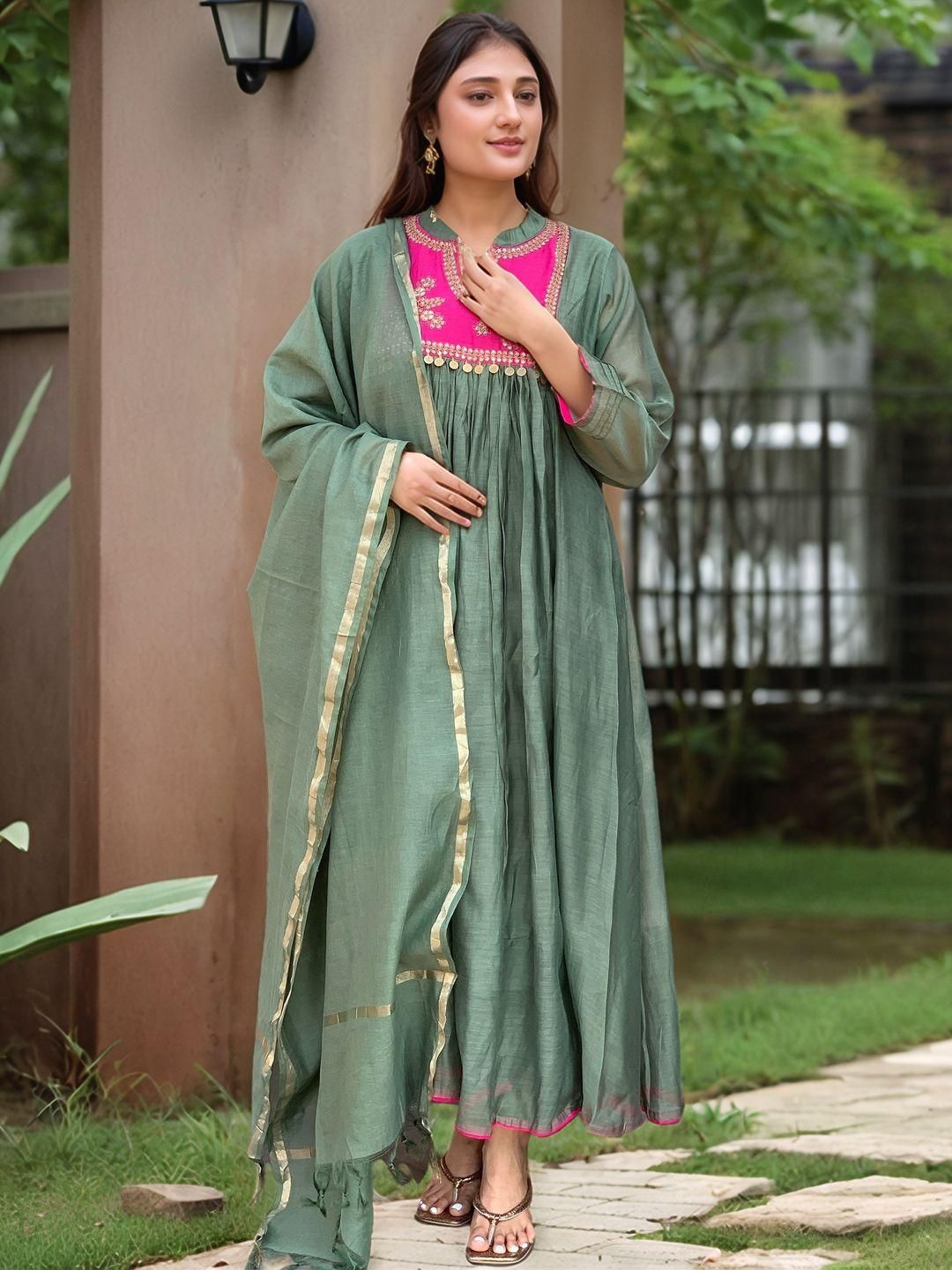 KALINI Women Solid Anarkali Kurta Set