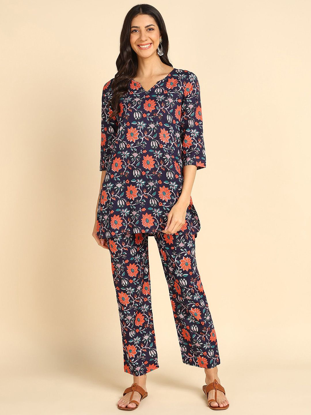 JAIPURI LIBAS Women Floral Printed Cotton Kurti with Trousers