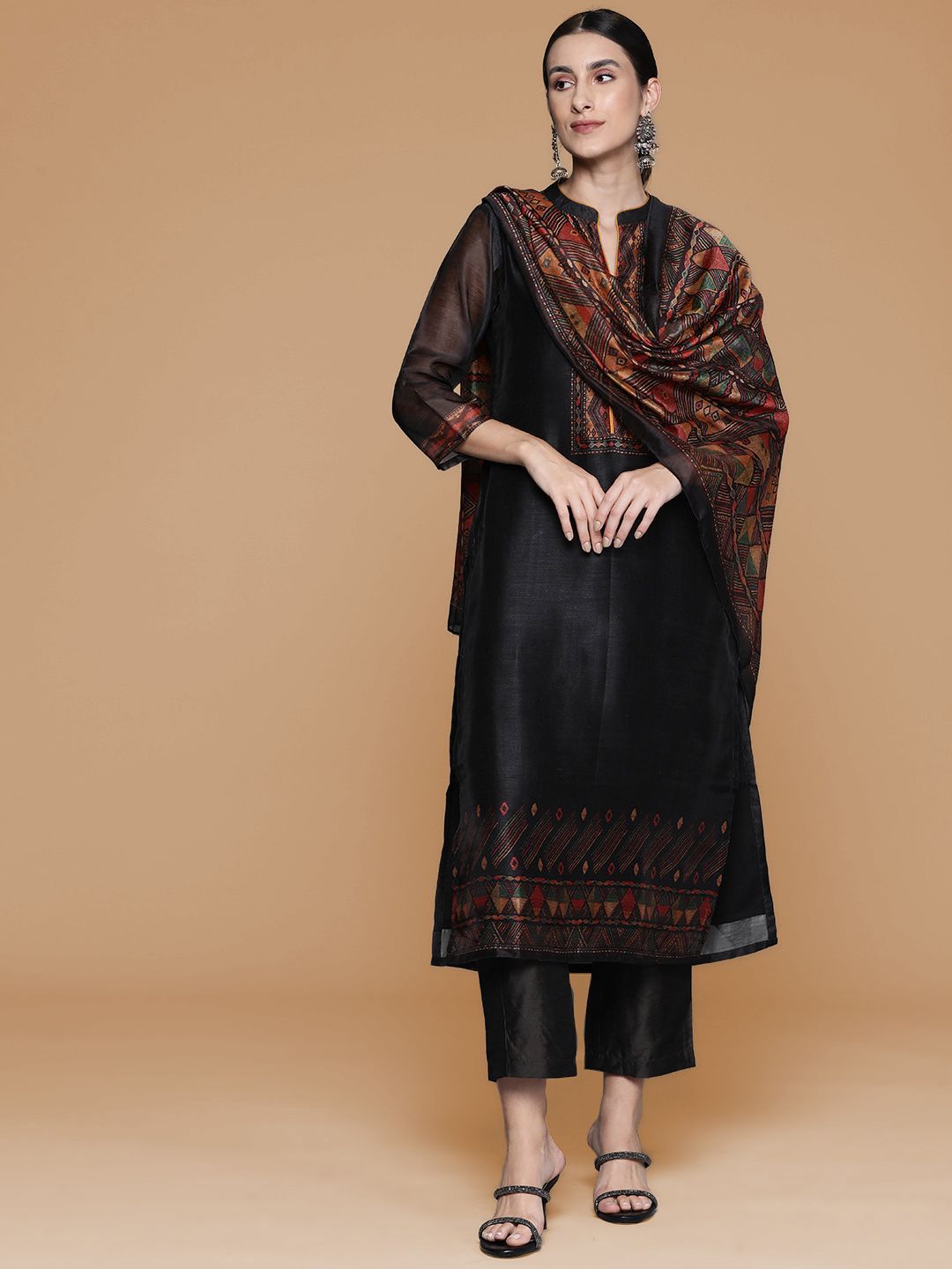 House of Pataudi Women Geometric Printed Straight Kurta With Trousers & Dupatta