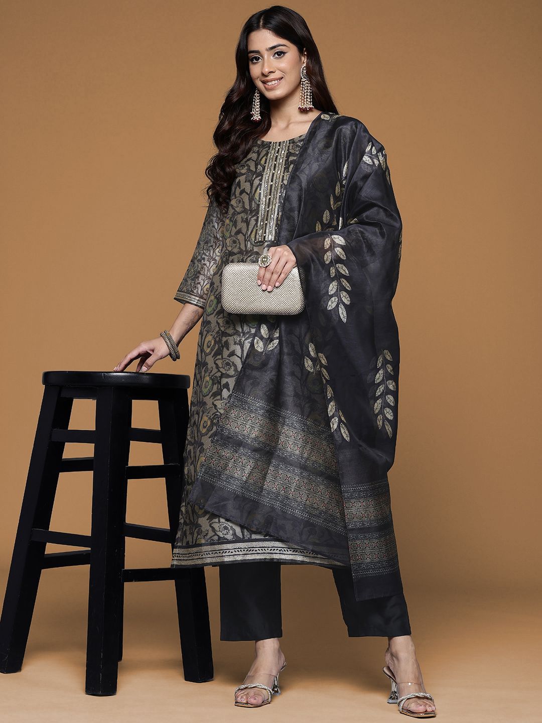 House of Pataudi Floral Printed Straight Kurta & Trouser With Dupatta