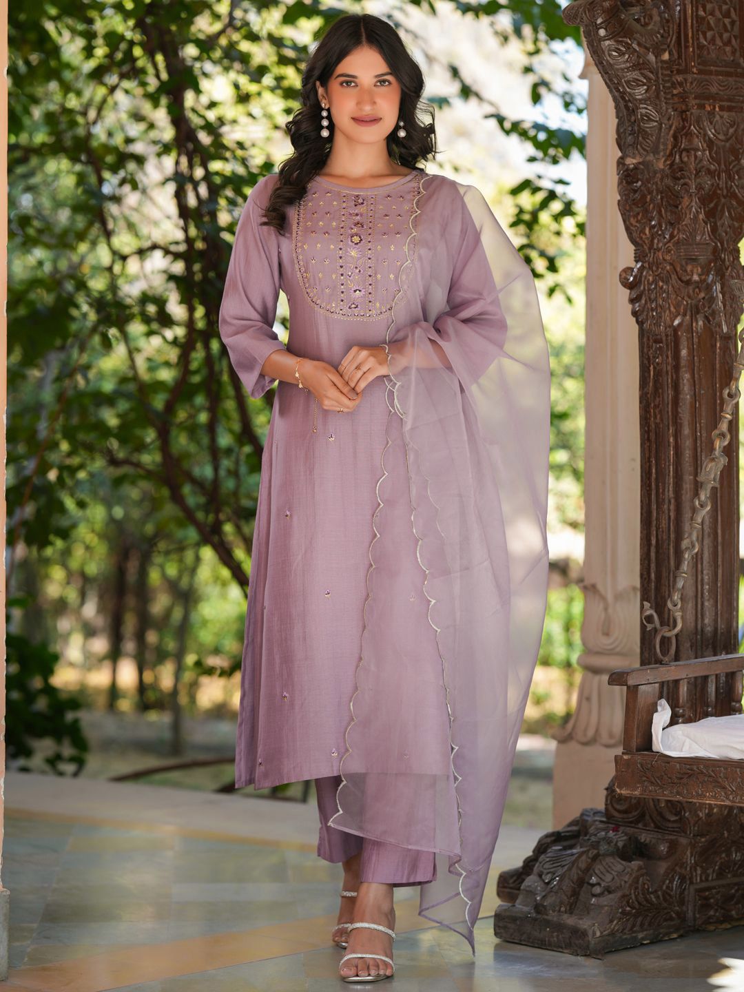 Janasya Women Lavender Silk Blend Embroidered Straight Kurta Set