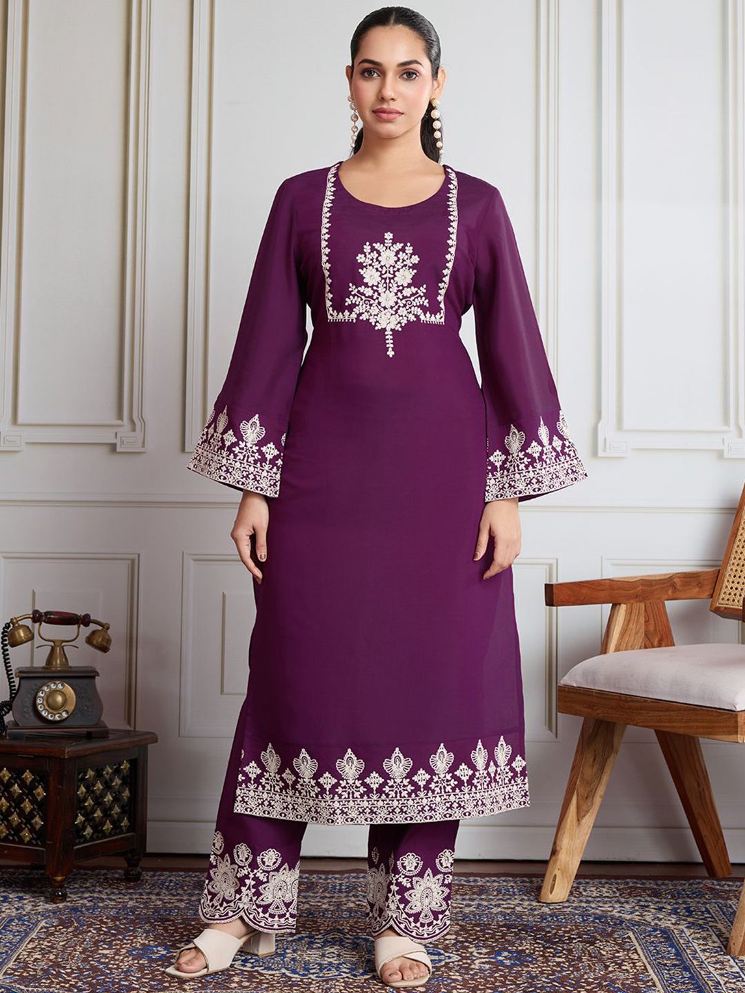 House of Pataudi Floral Embroidered Flared Sleeves Round Neck Straight Kurta With Trouser