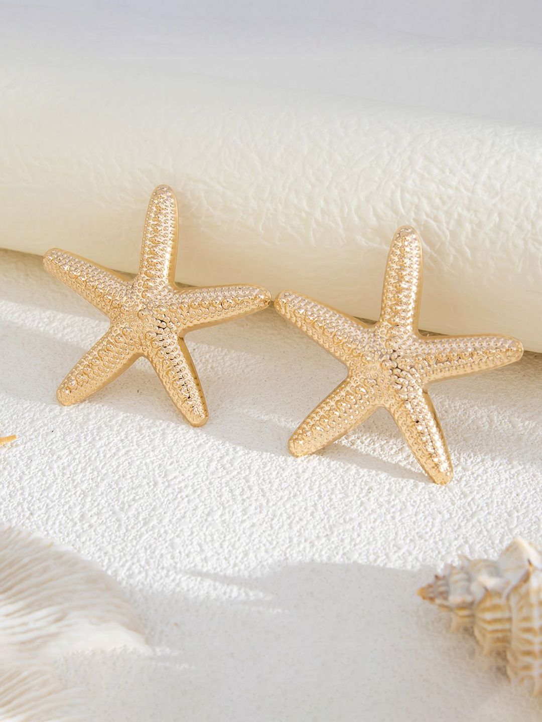 StyleCast x Revolte Gold-Plated Star Shaped Studs-picture-37