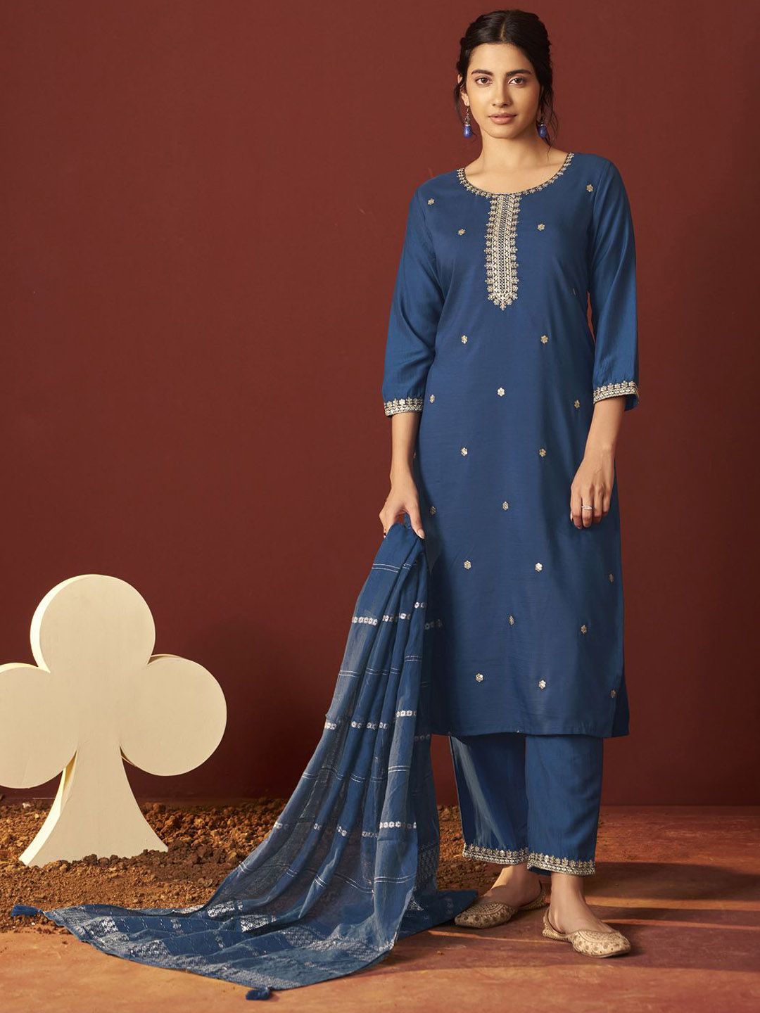 DRESOUL Women Ethnic Motifs Embroidered Thread Work Kurta with Trousers & With Dupatta
