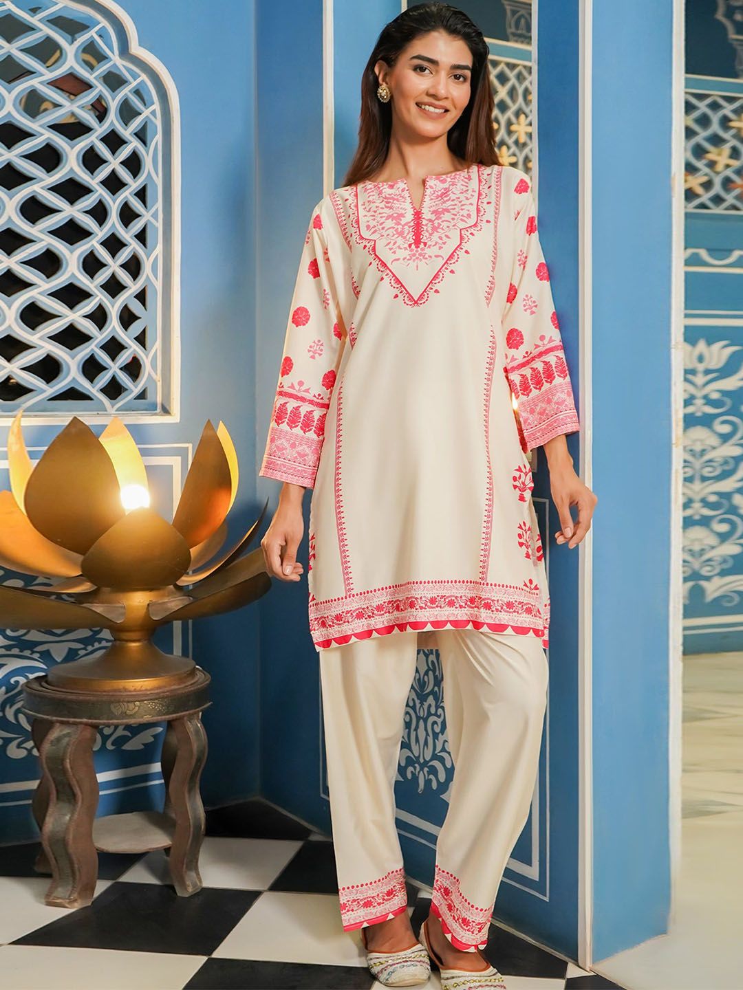 HOUSE OF KARI Printed V Neck Top With Trousers Co-Ords Set-picture-33