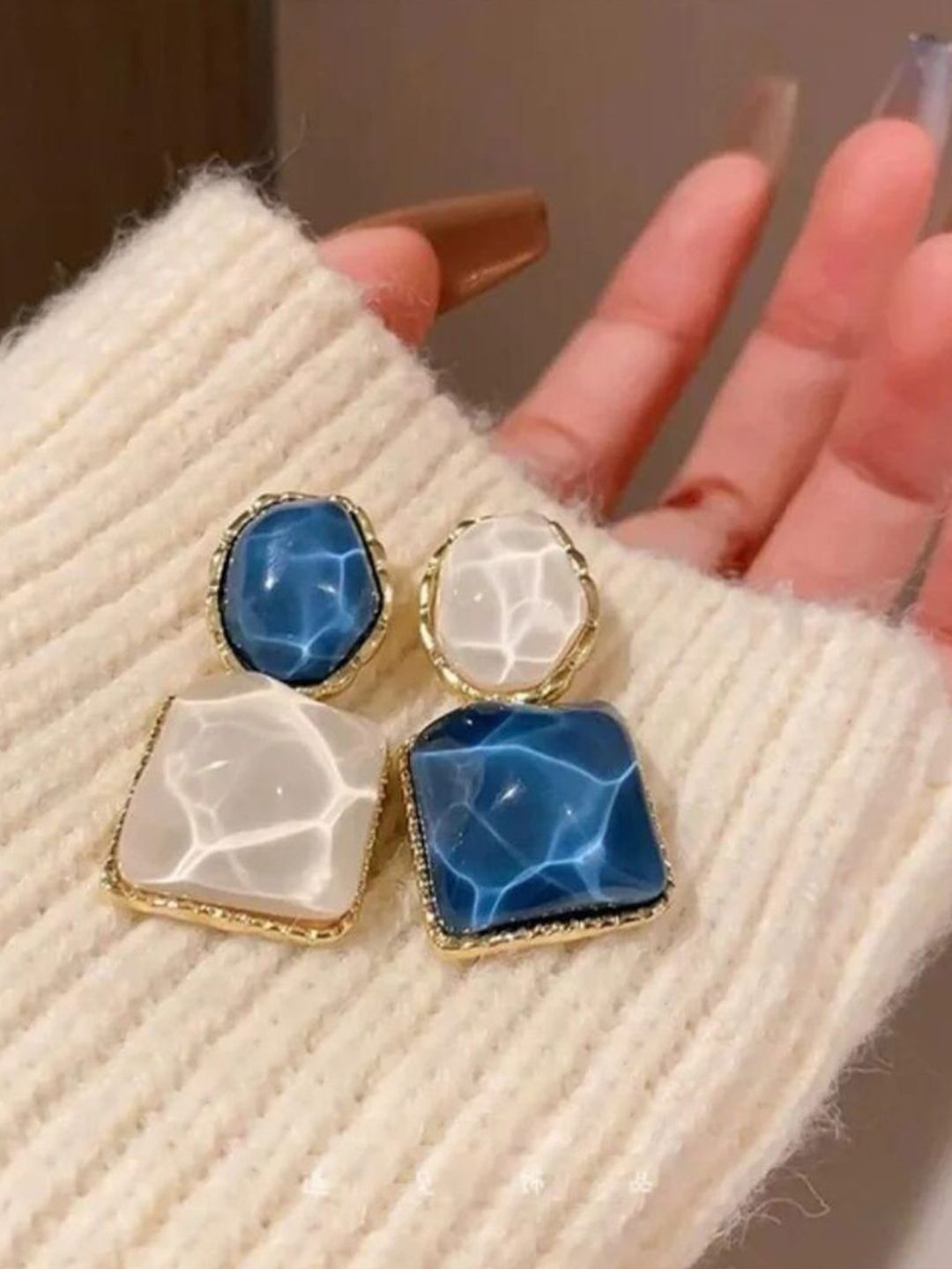 PASU FASHION Gold-Plated Crystals Studded Square Shaped Drop Earrings-picture-12