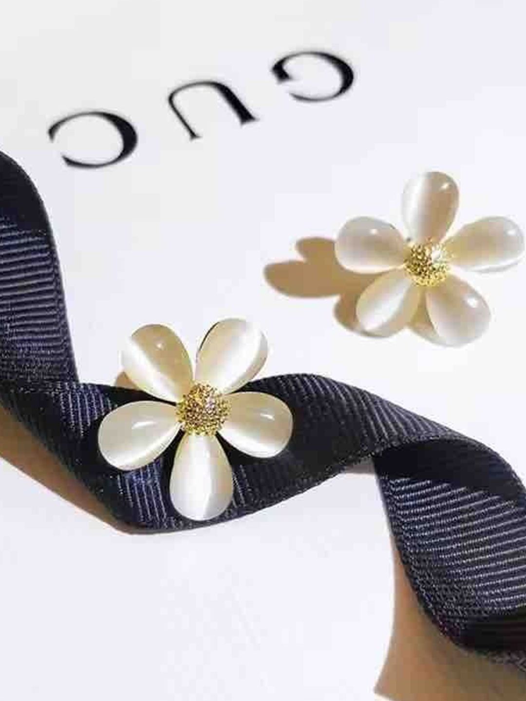 PASU FASHION Gold-Plated Floral Shaped Studs-picture-32