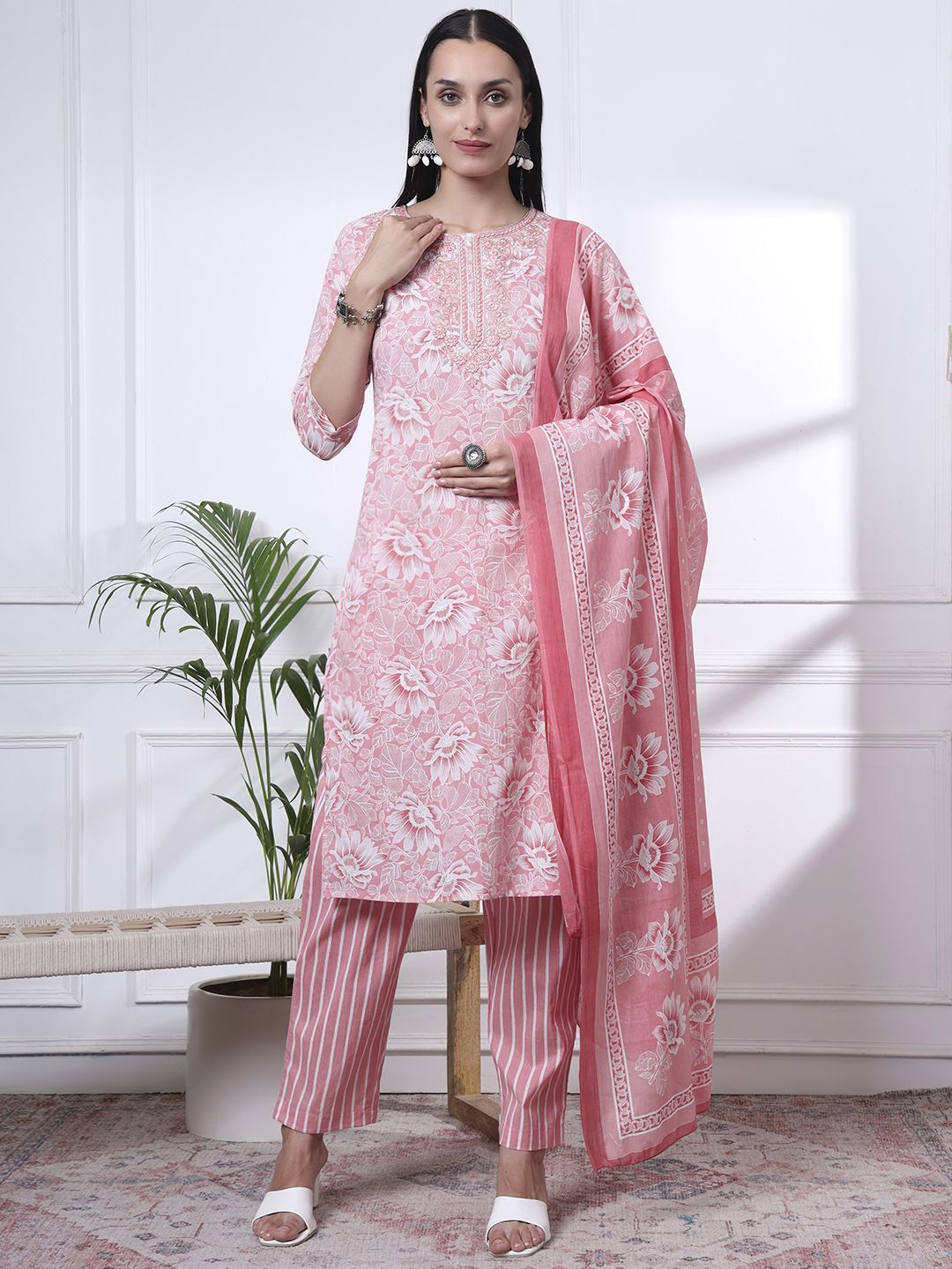Yufta Floral Printed Pure Cotton Kurta With Trousers & Dupatta