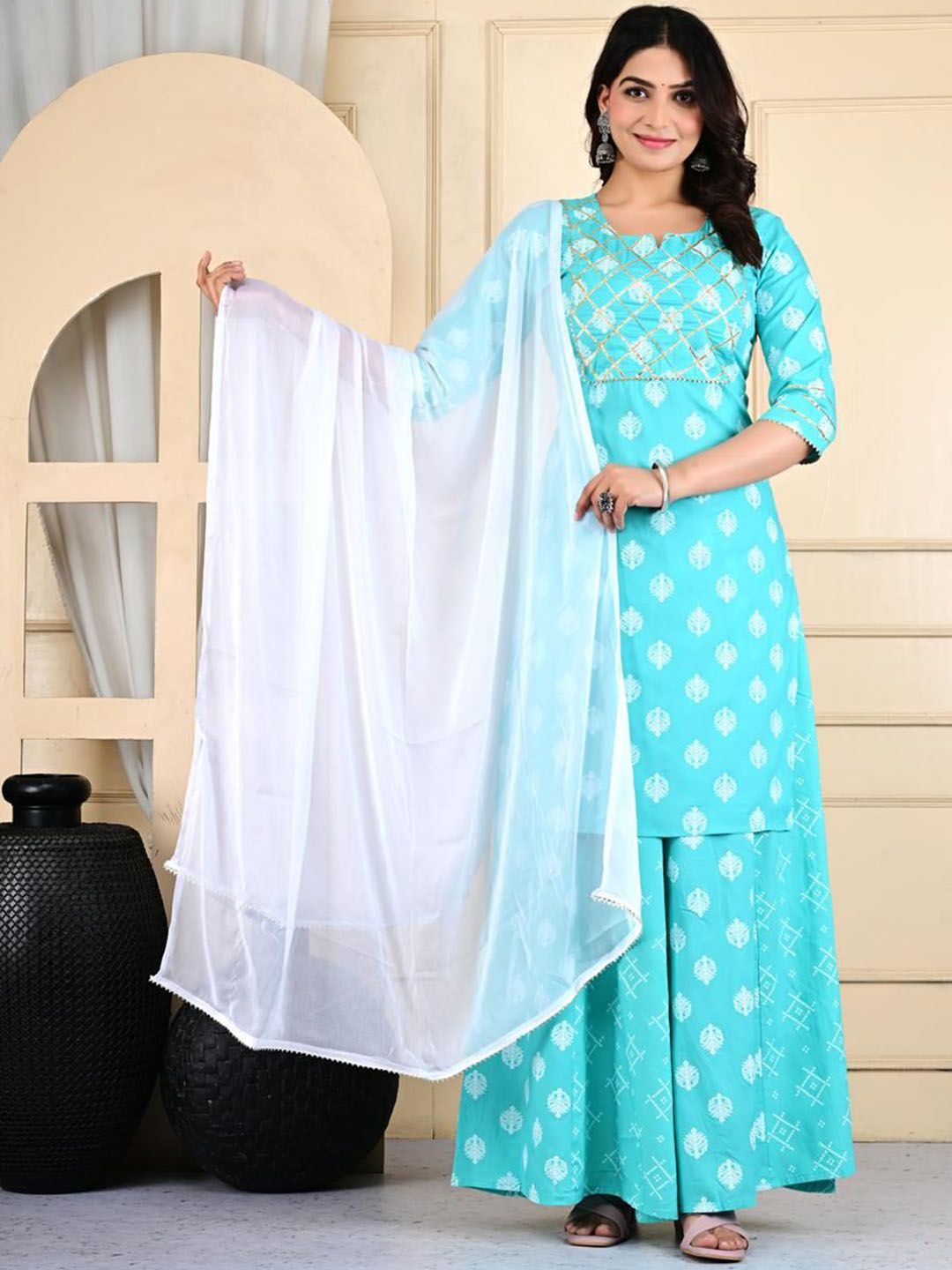 ASHISH PRINT Women Floral Printed Gotta Patti Straight Kurta with Skirt & Dupatta