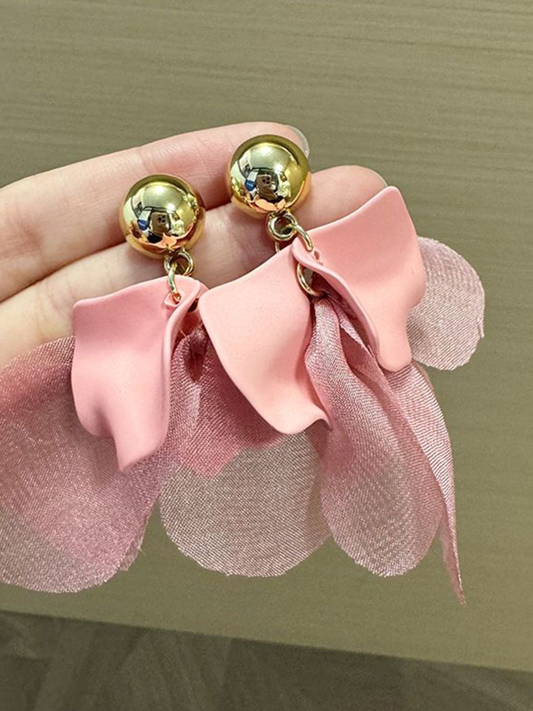 StyleCast x Revolte Gold-Plated Leaf Shaped Drop Earrings-picture-38