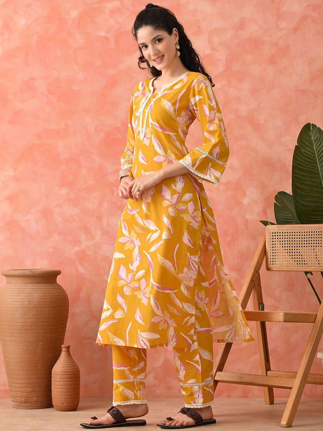 Sangria Women Floral Printed Pure Cotton Straight Kurta & Trousers Kurta Sets