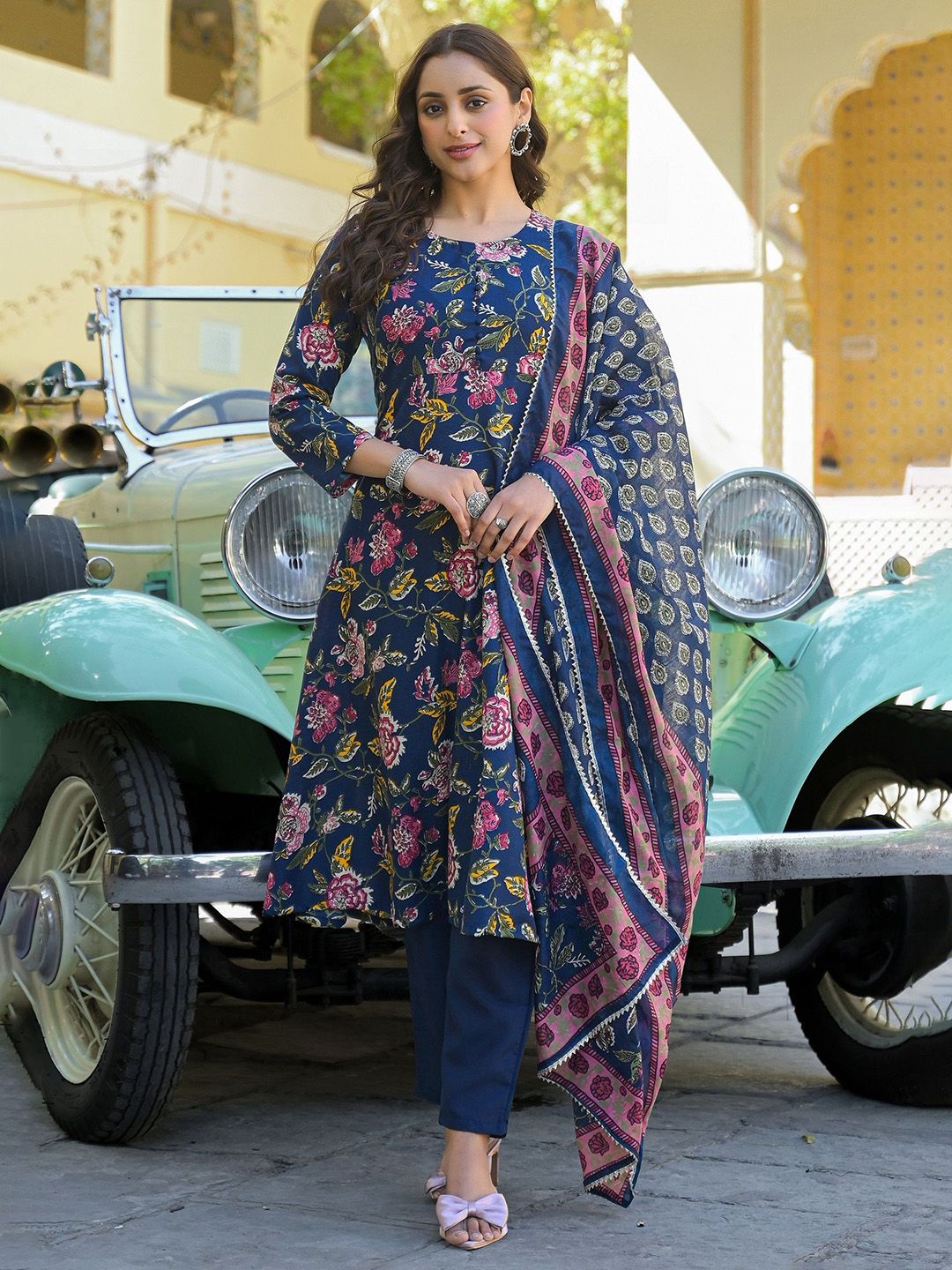 SRILICA Women Floral Printed Regular Kurta with Trousers & With Dupatta