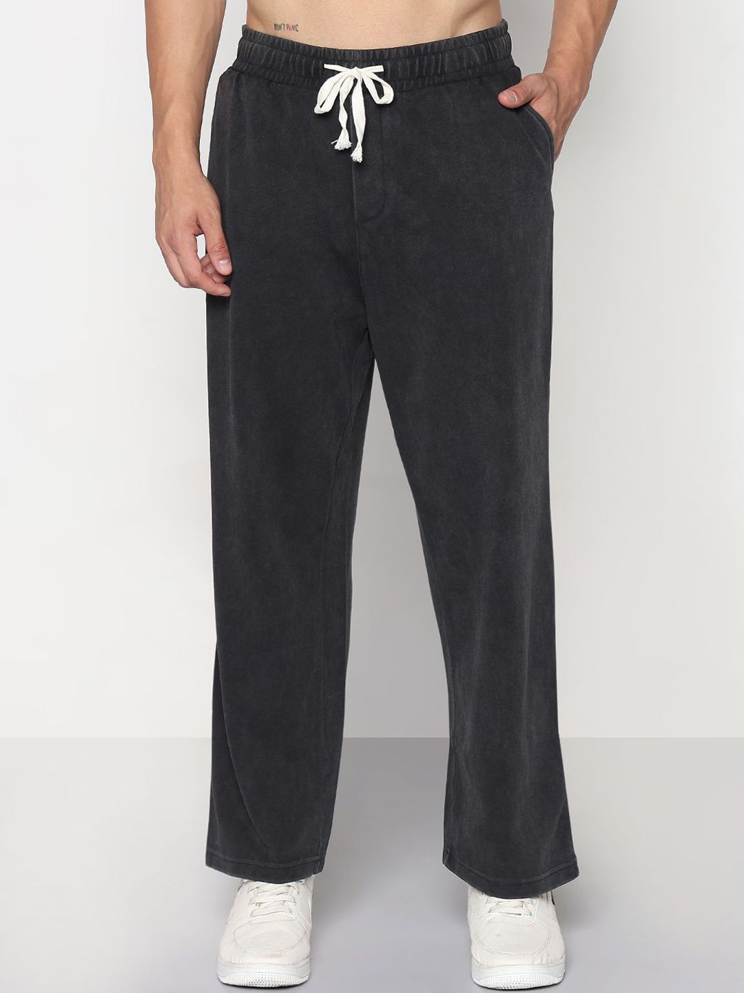 SHOWOFF Men Solid Comfort Straight Fit Low-Rise Trousers-picture-24