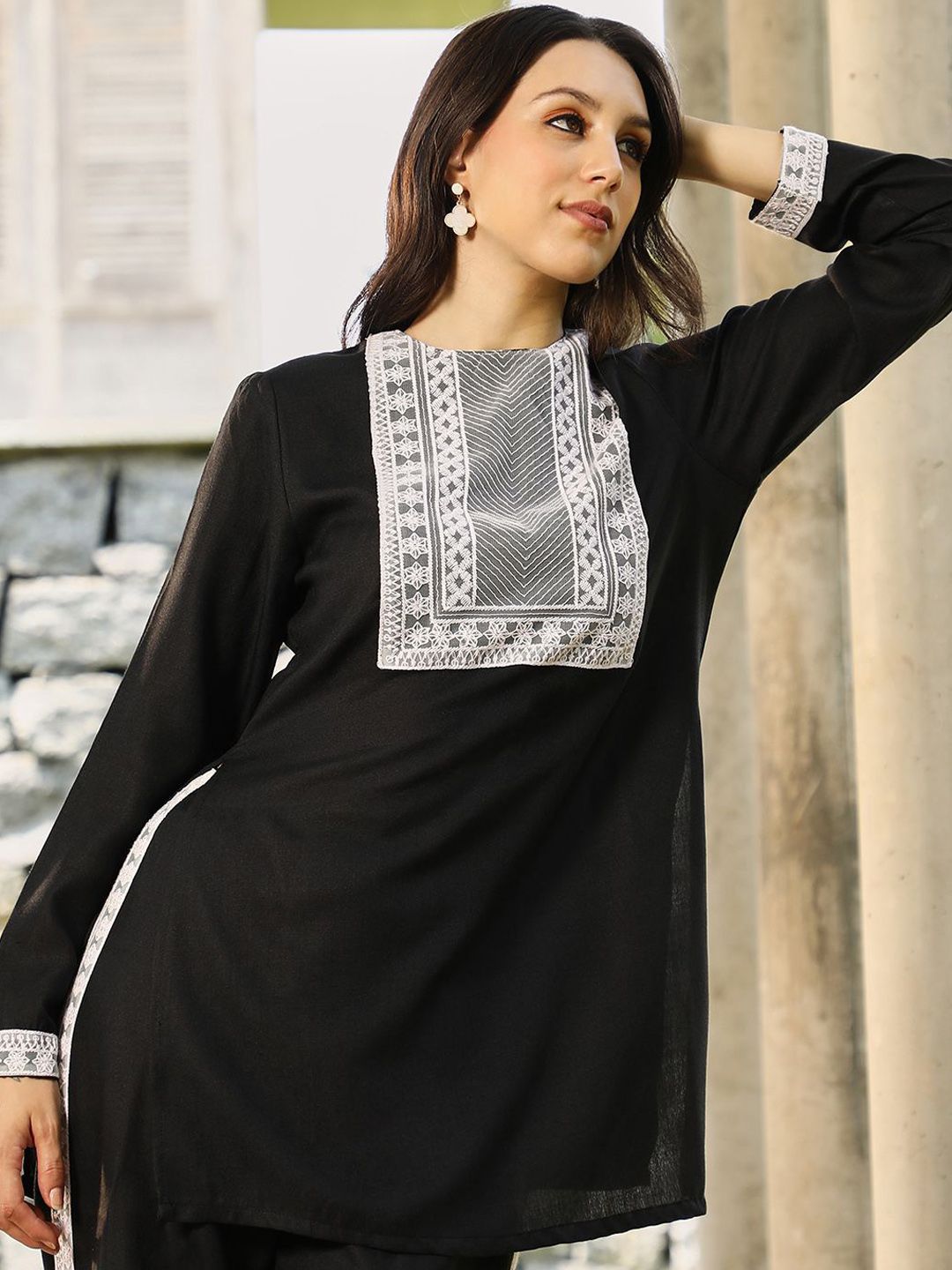 QISSA Women Ethnic Motifs Embroidered Regular Linen Kurta with Trousers