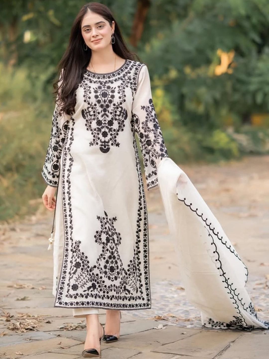 BAESD Women Floral Embroidered Regular Kurta with Trousers & With Dupatta