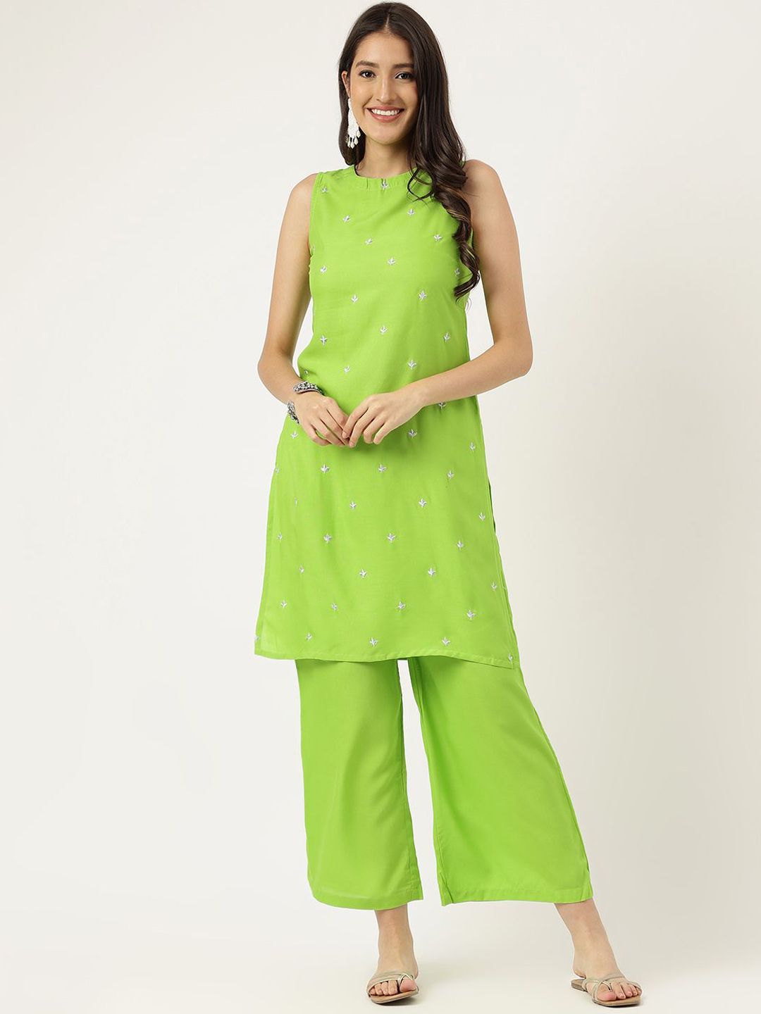 aayusika Women Solid Embroidered Kurti with Trousers