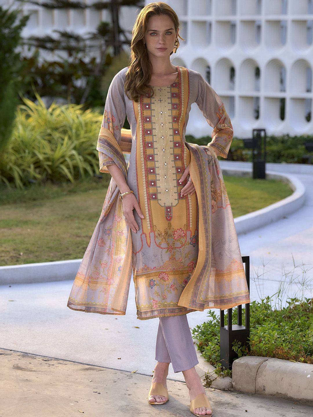 SHREE LAXMINARAYAN EXPORT Women Ethnic Motifs Printed Regular Kurta with Trousers & With Dupatta