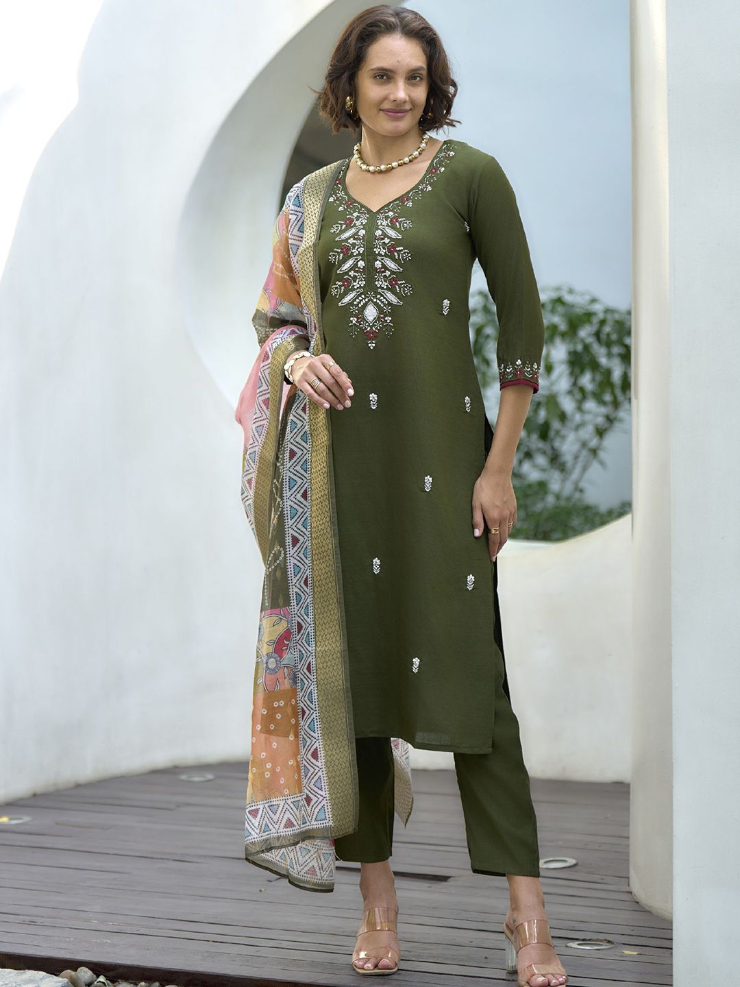 SHREE LAXMINARAYAN EXPORT Floral Embroidered Sequinned Kurta With Trousers & Dupatta