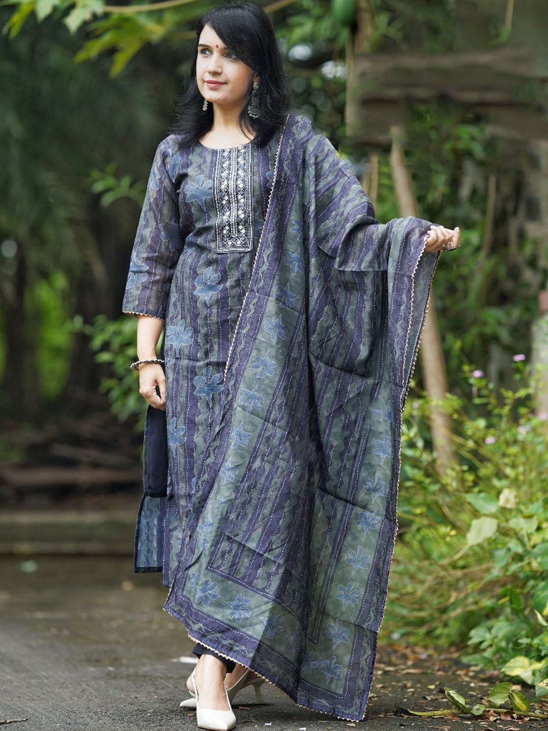 SRILICA Floral Printed Round Neck Thread Work Straight Kurta With Trousers & Dupatta
