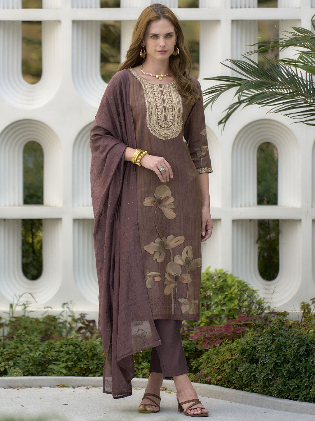 SHREE LAXMINARAYAN EXPORT Women Floral Embroidered Regular Kurti with Trousers & With Dupatta