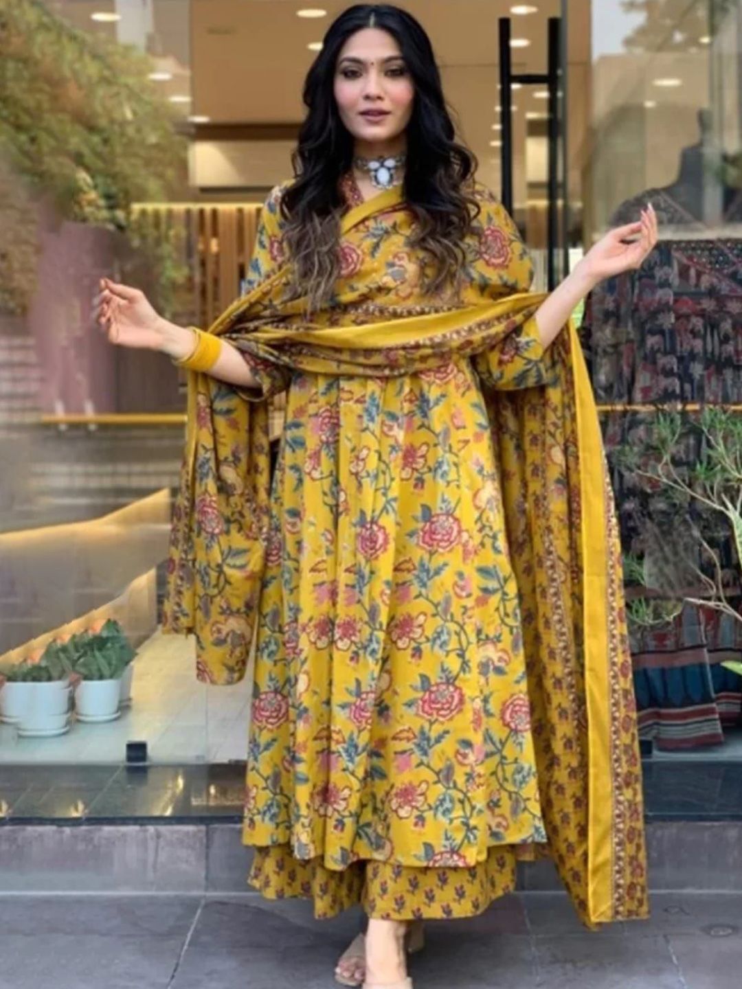 DHRUVIL IMPEX Women Ethnic Motifs Printed Kurta with Trousers & Dupatta