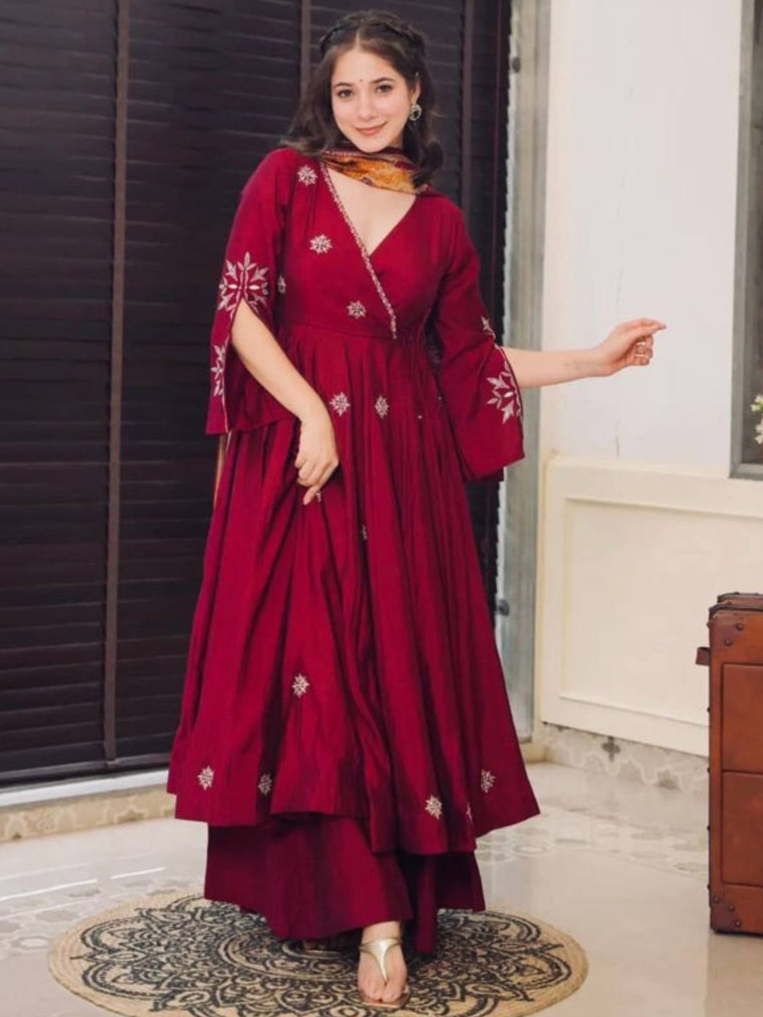 Navlik Women Geometric Embroidered Kurta with Palazzos & Dupatta