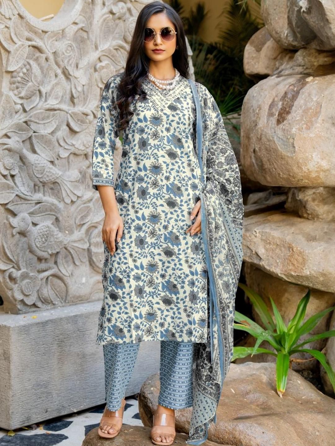 KALINI Women Blue Pure Cotton Kurta Sets