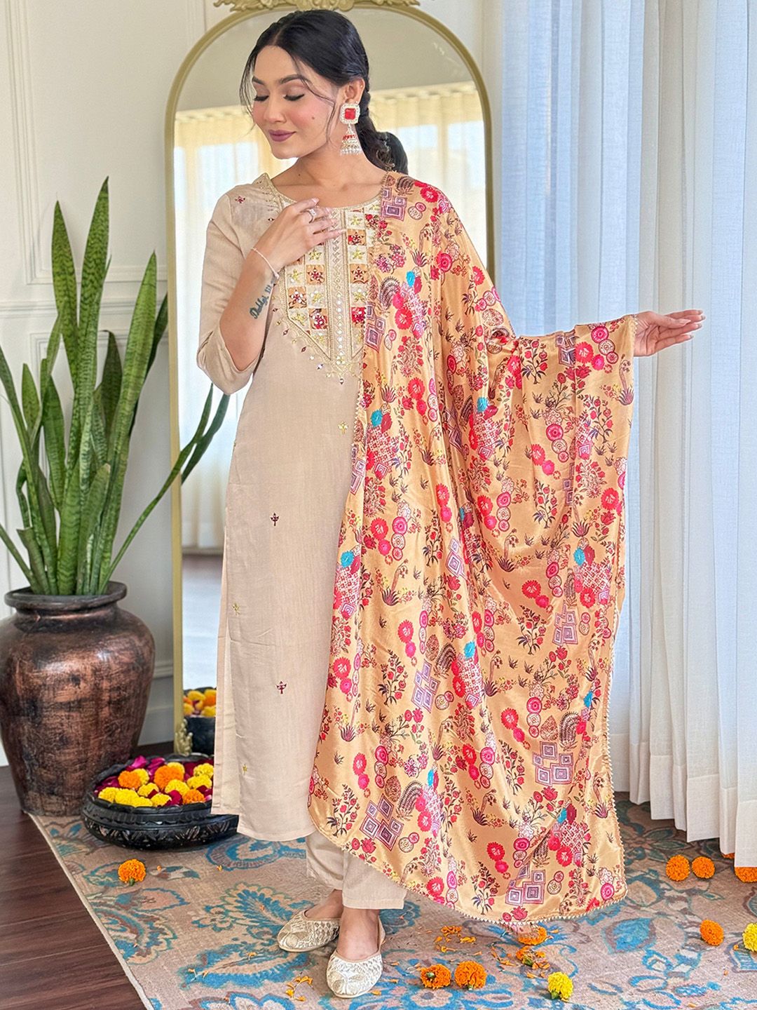 CANIZZARO Women Ethnic Motifs Embroidered Kurta with Trousers & Dupatta