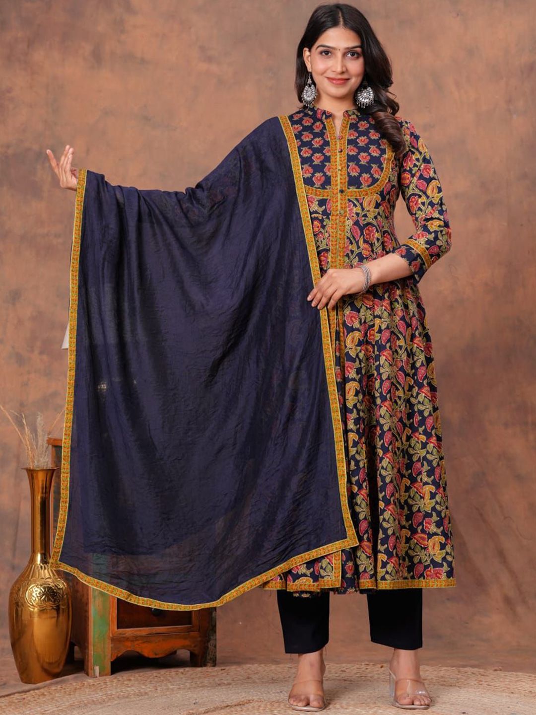 LP LABEL PEHNAVA Women Floral Printed Pure Cotton Kurti with Trousers With Dupatta